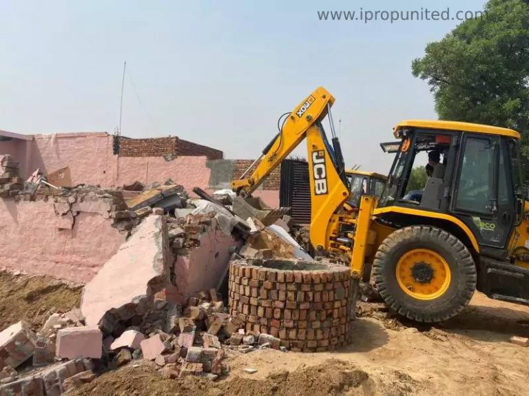 Three illegal colonies were razed in Gurugram, 12 acres were freed in two villages